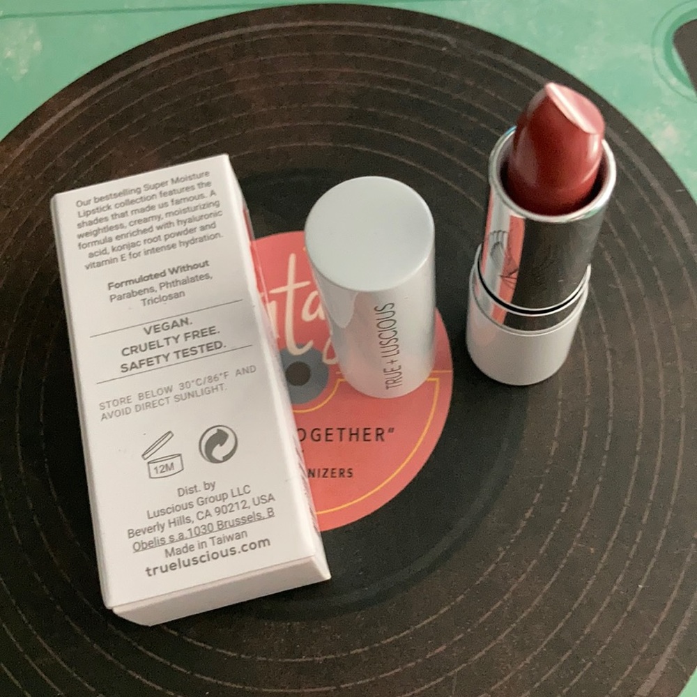 True + Luscious Lipstick - Vintage Rose